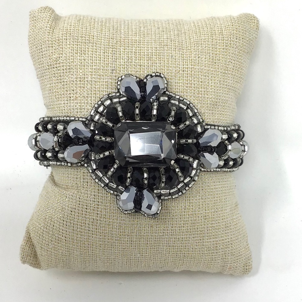 SALE❗️CRYSTAL & BEADED BRACELET HOLIDAY SALE